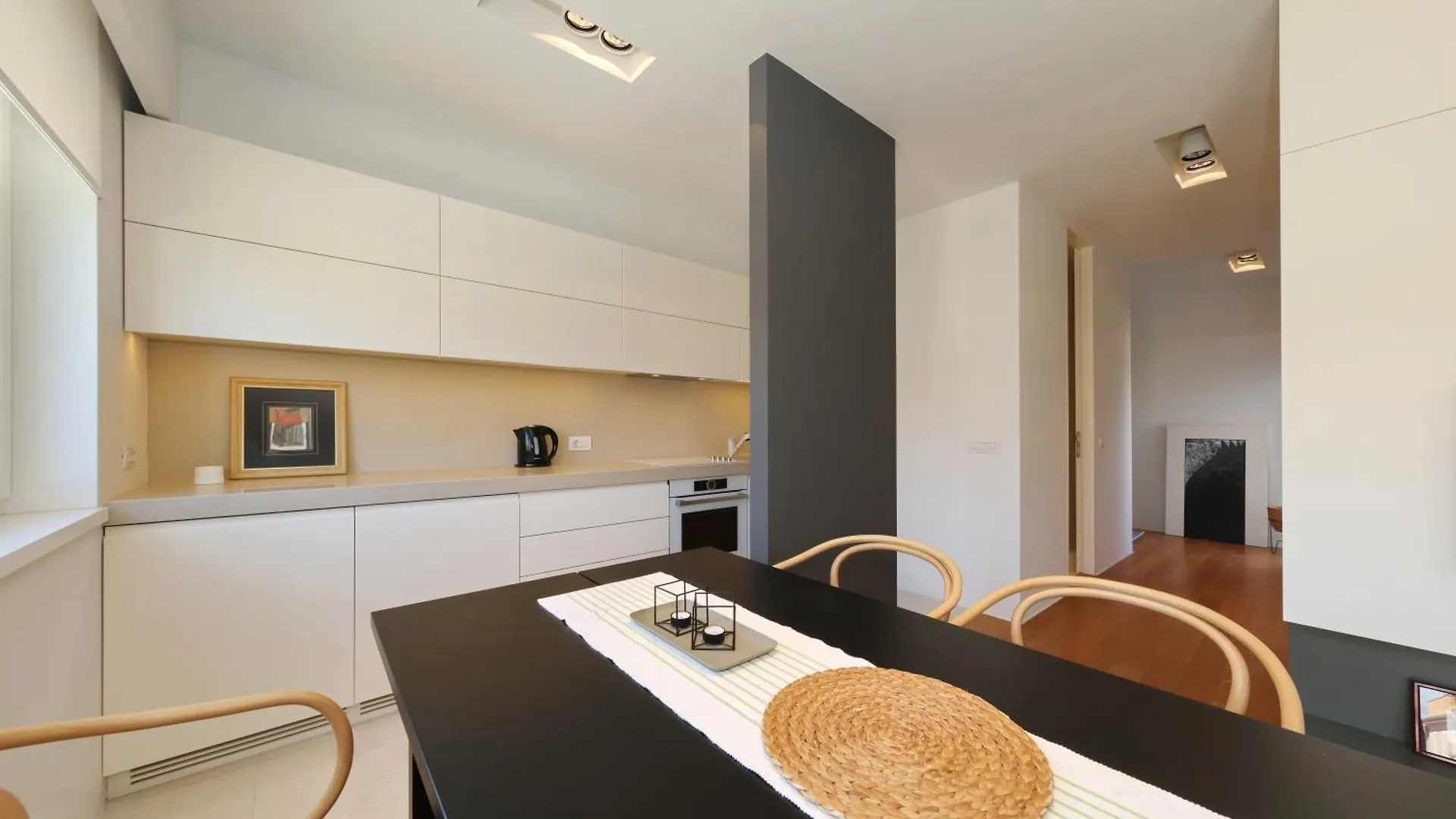 Apartment 4B 0*, زادار