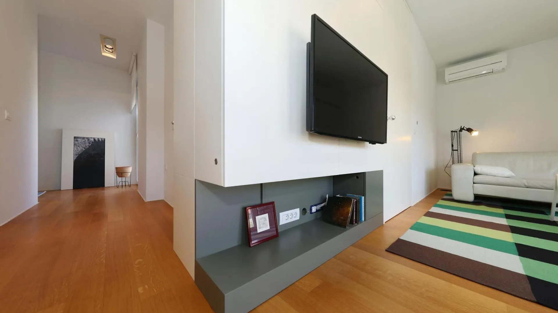Apartment 4B ザダル